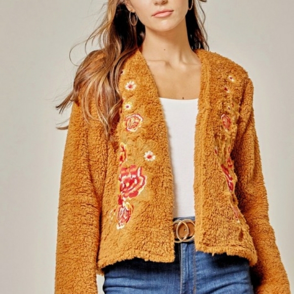 NWT Embroidered Boho Style Faux Fur Jacket - Picture 4 of 8